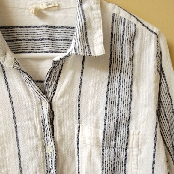 Sky and Sparrow Size Medium 100% Cotton Button-up - Picture 3 of 6